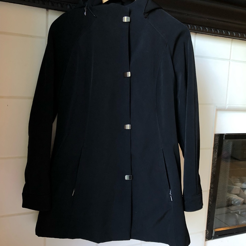 Jones New York rain jacket size medium in black